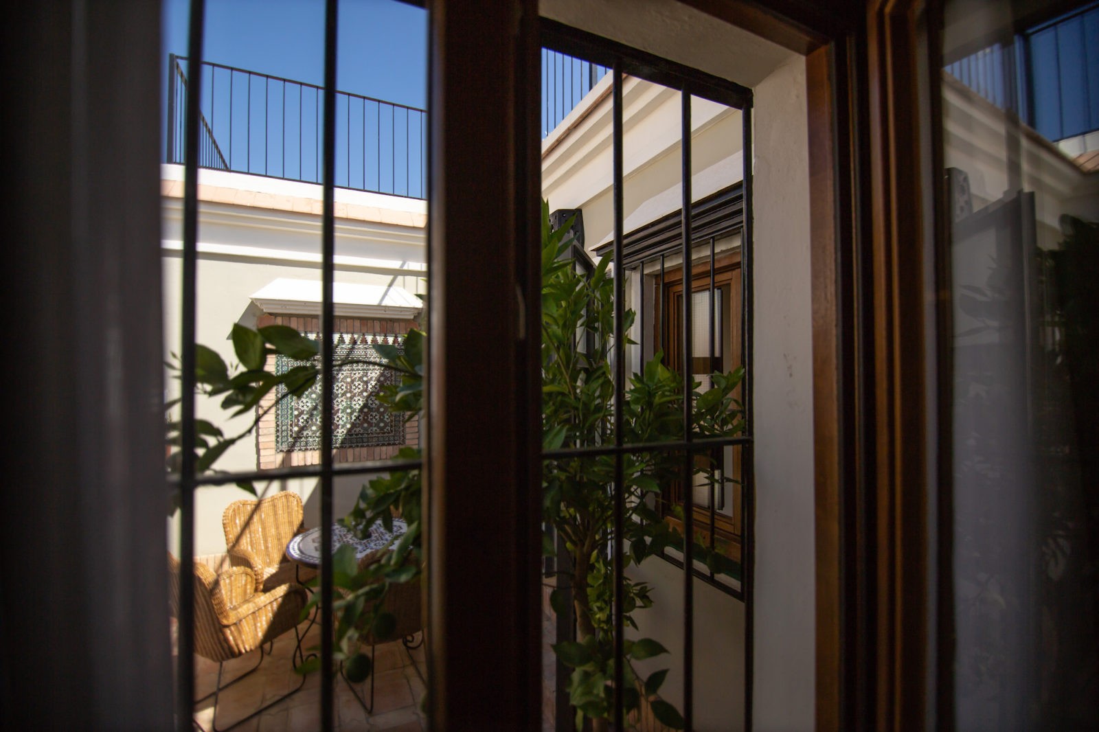 apartamento-hotel-gravina-51-sevilla-patio-privado-detalle